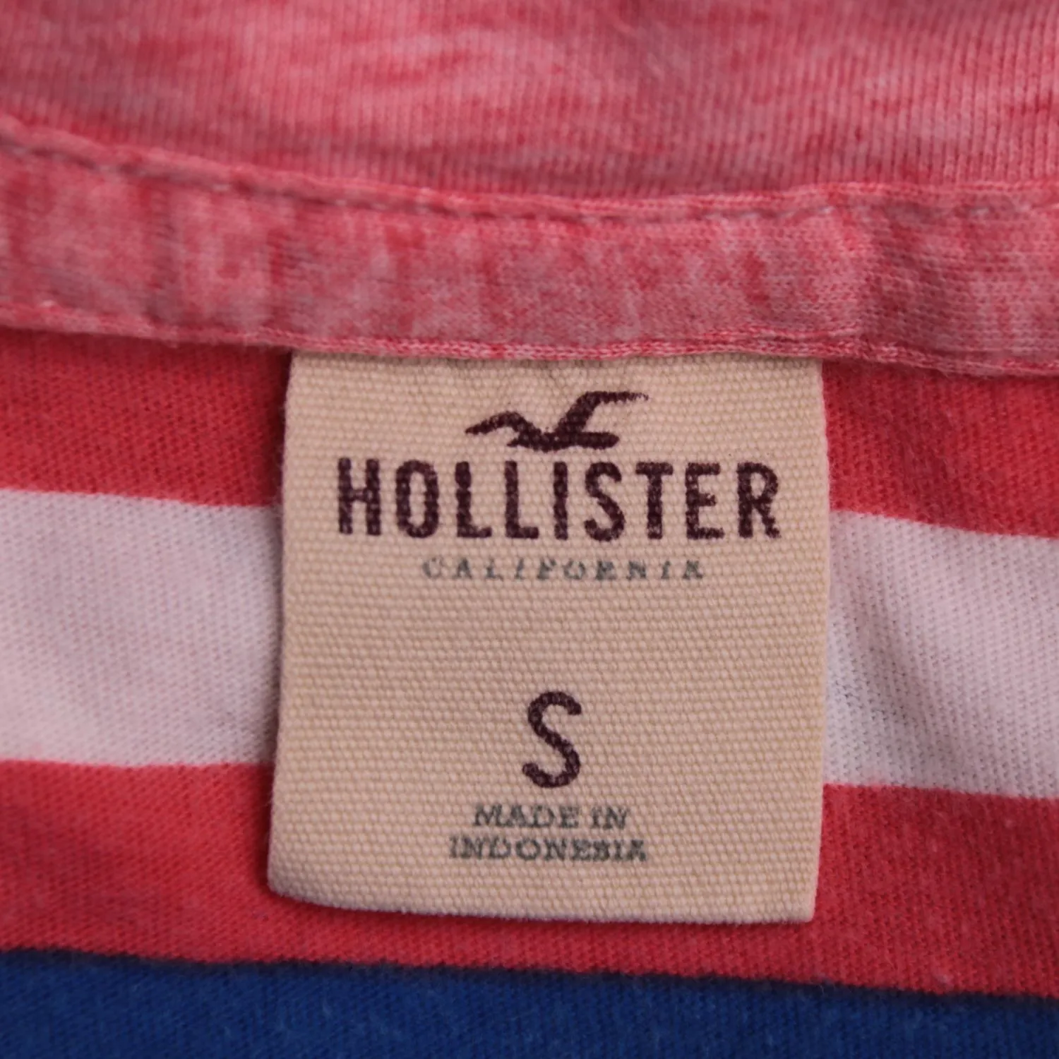 Красная мужская футболка Hollister в полоску, размер 46 (S)