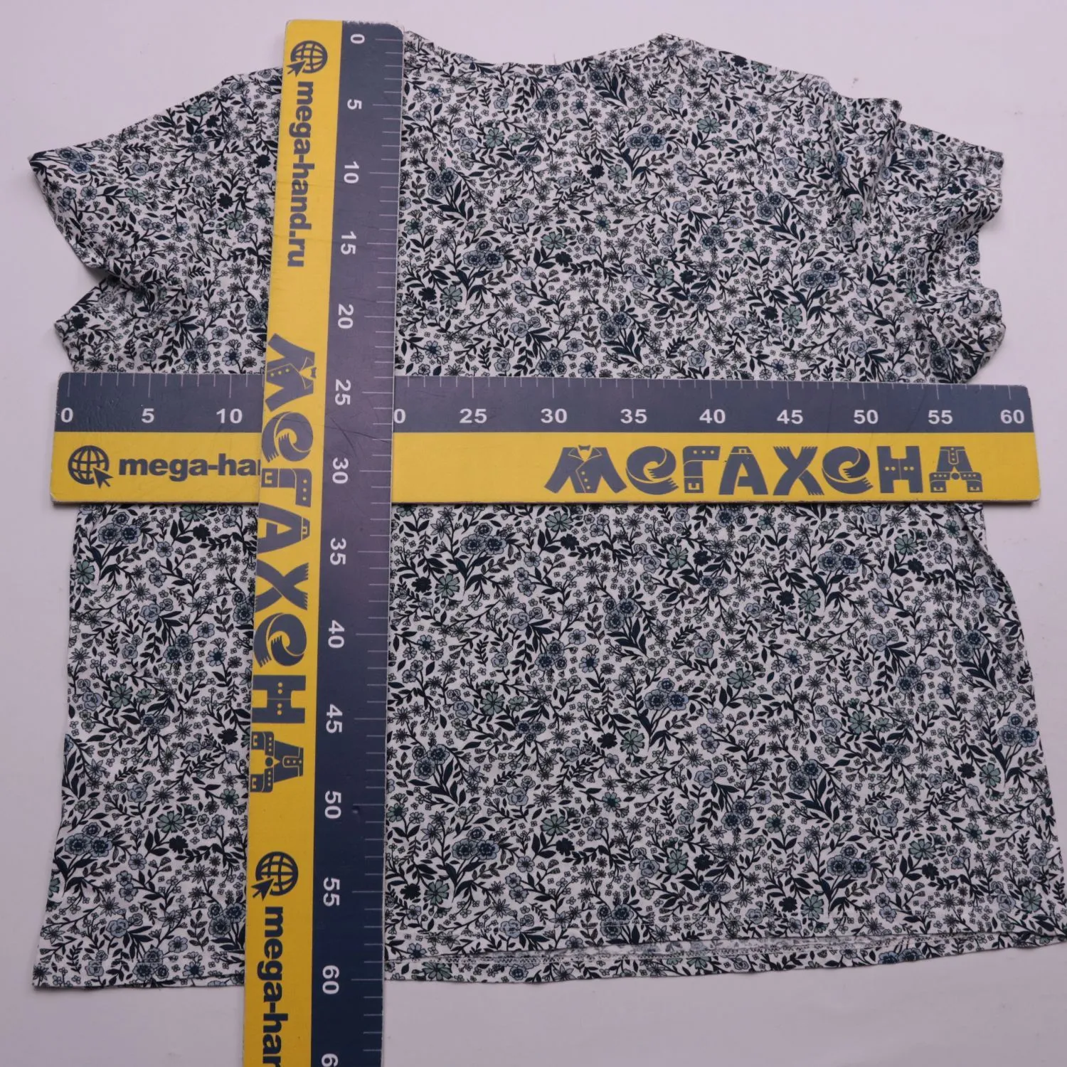Серая футболка Clevercano с цветочным принтом, размер 52 (XL)
