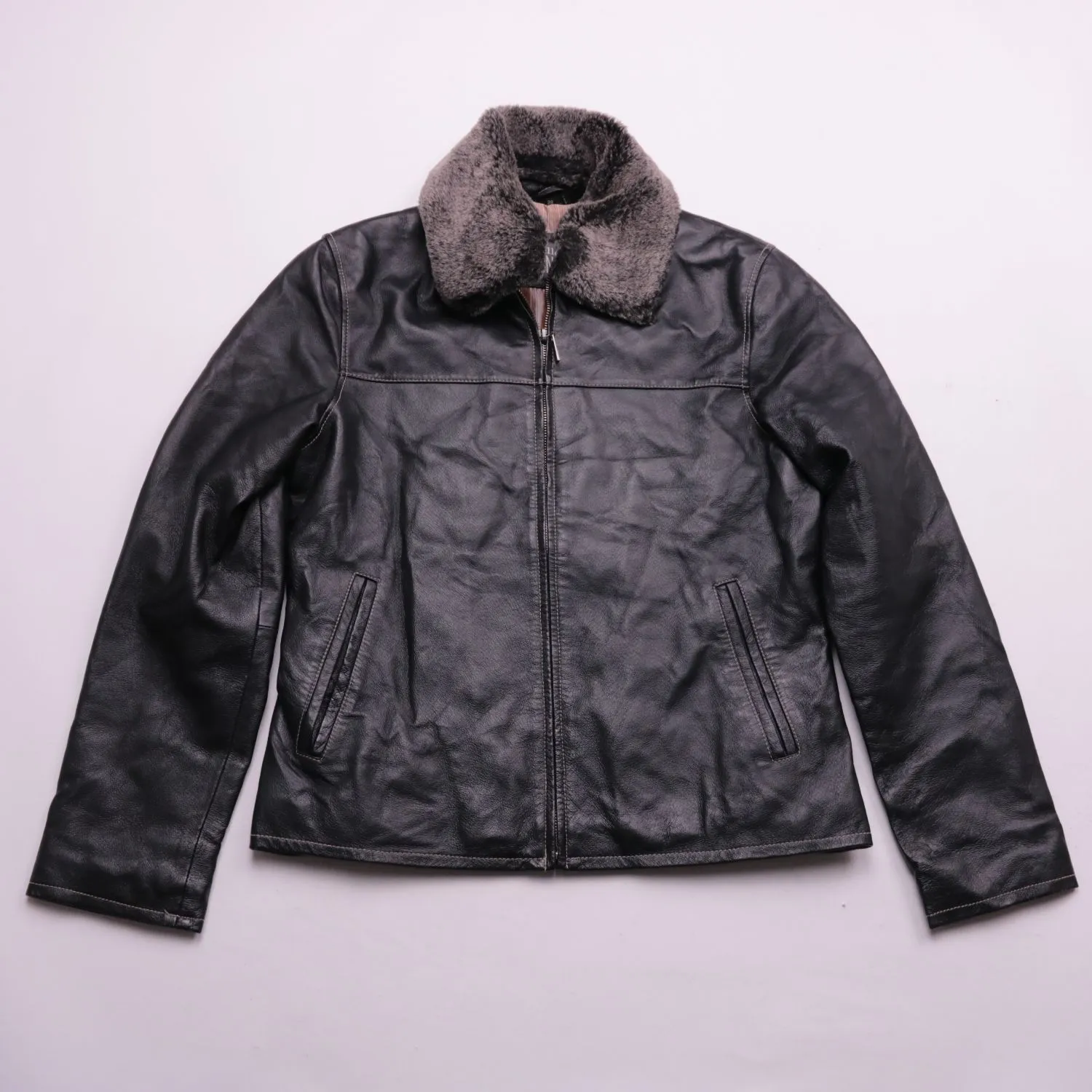 Чёрная кожаная куртка Pelle di INDY с меховым воротником, размер 40 (XS)