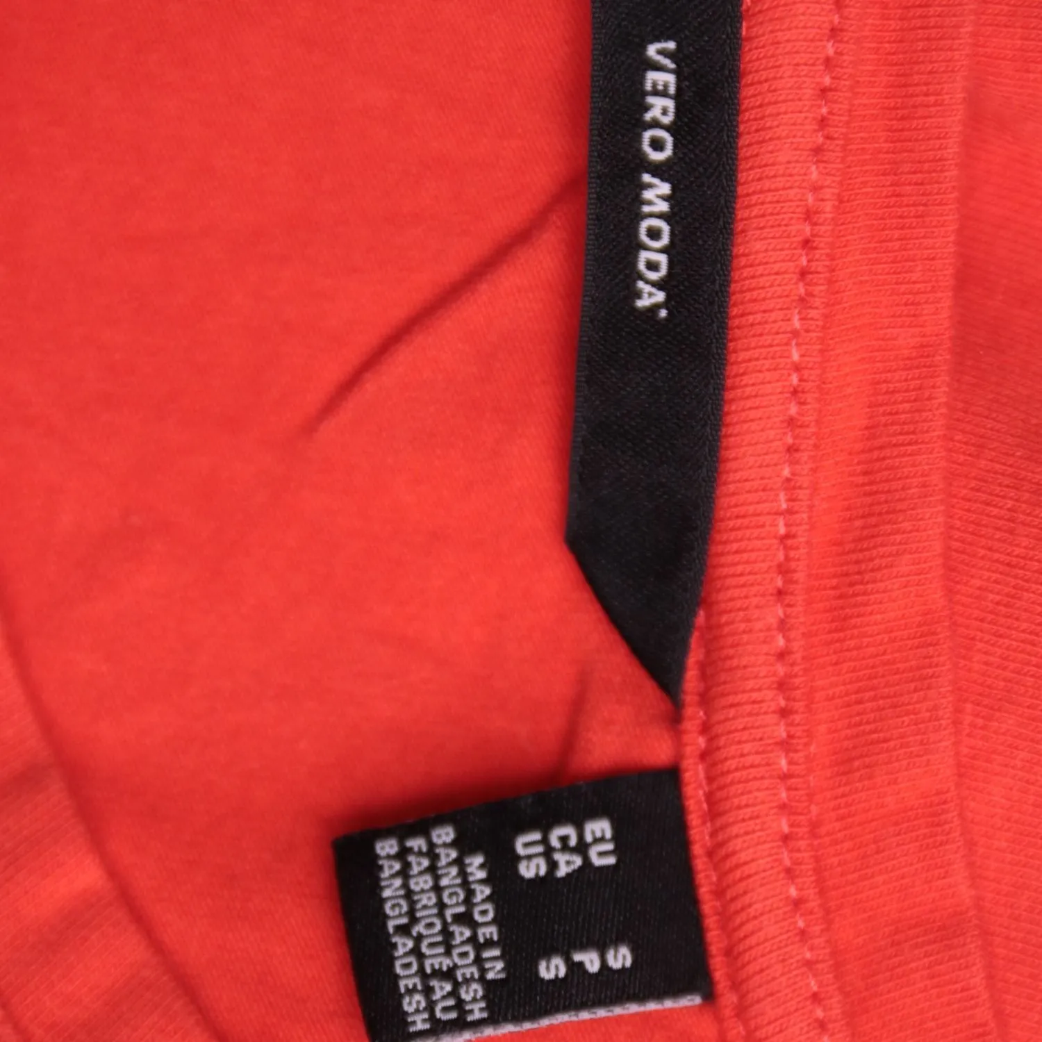 Красная футболка VERO MODA прямого кроя, размер 42 (S)