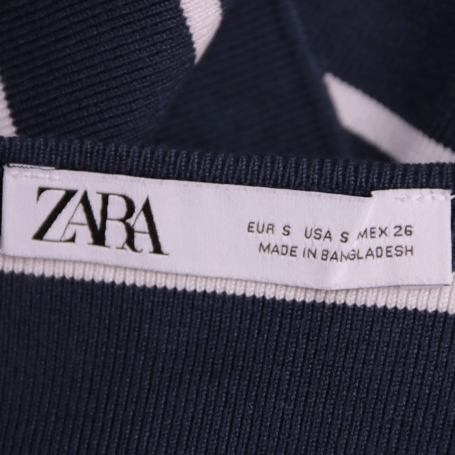 Тёмно-синий лонгслив ZARA в белую полоску, размер 42 (S)